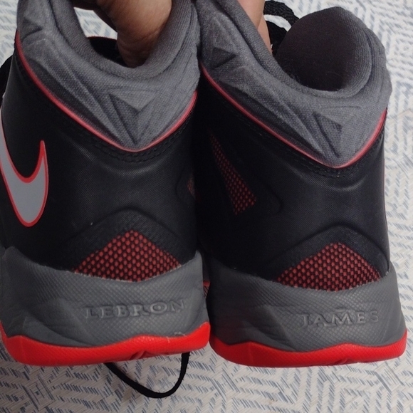 Nike Nike Zoom LeBron Soldier 7basketball shoes in black,bright crimson and grey - Picture 9 of 12